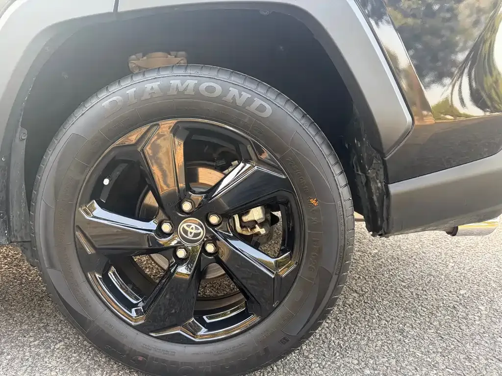 Toyota RAV4 2023 из CN, фото 2