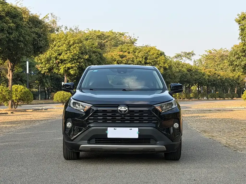 Toyota RAV4 2023 из CN, фото 4
