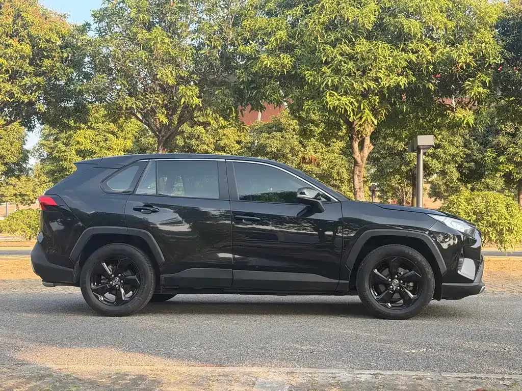 Toyota RAV4 2023 из CN, фото 10