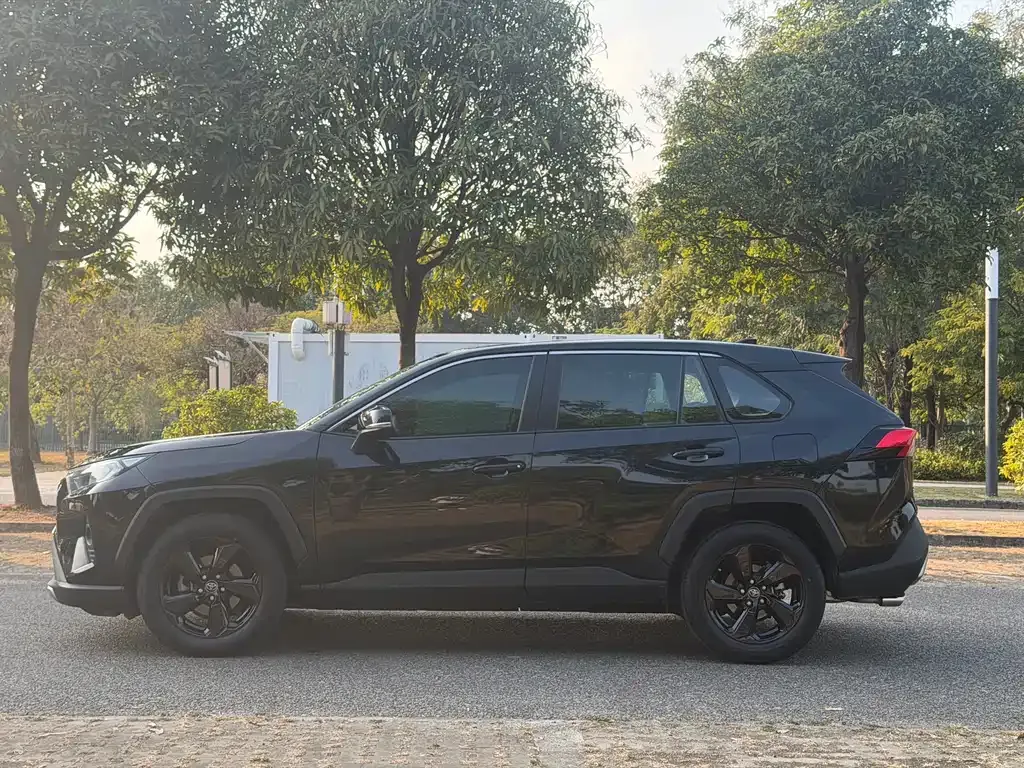Toyota RAV4 2023 из CN, фото 6