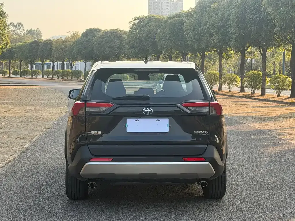 Toyota RAV4 2023 из CN, фото 7