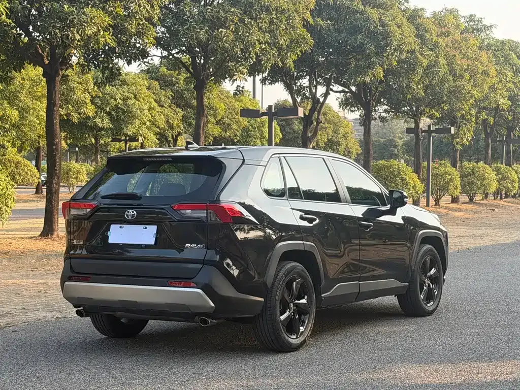 Toyota RAV4 2023 из CN, фото 9
