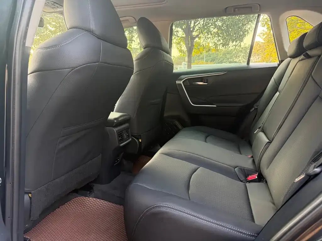 Toyota RAV4 2023 из CN, фото 5
