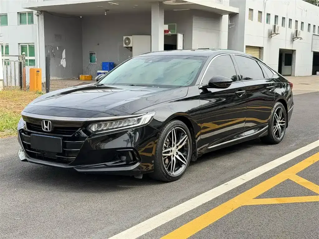 Honda Accord — фото 1