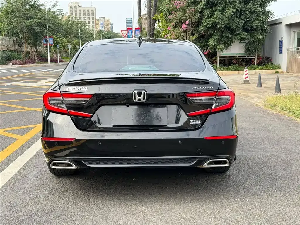 Honda Accord — фото 8