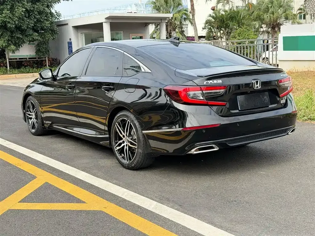 Honda Accord — фото 7