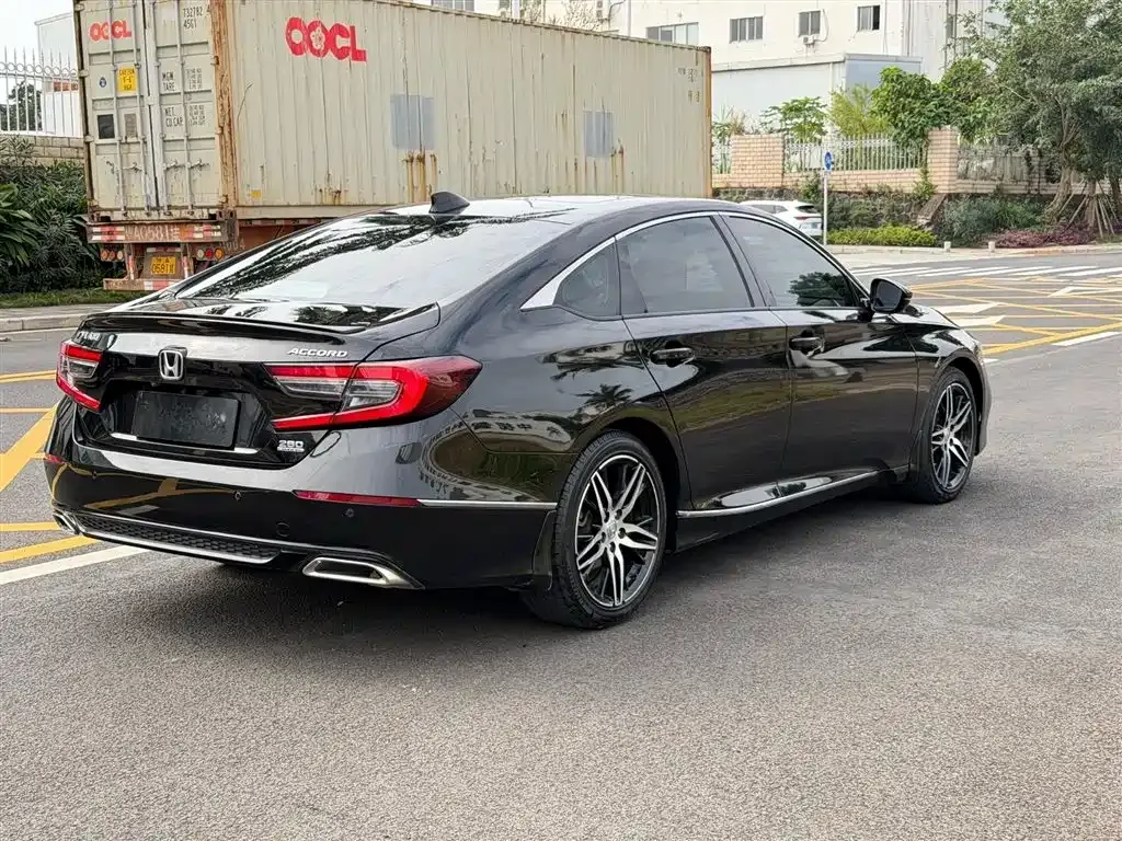 Honda Accord — фото 5