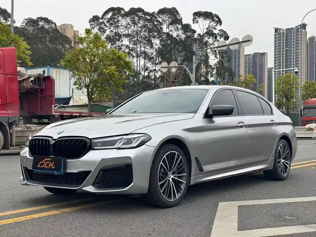 BMW 5 Series — фото 1