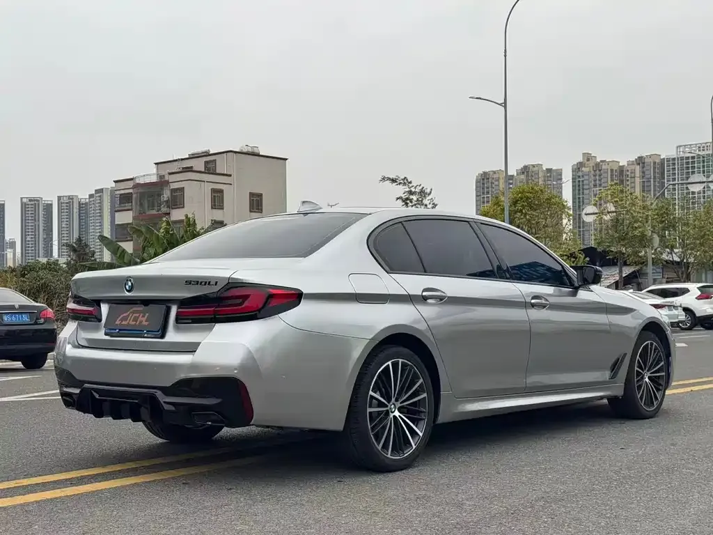 BMW 5 Series — фото 4