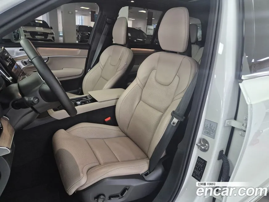 Volvo XC90 — фото 10