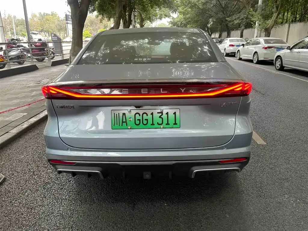 Geely Galaxy L6 — фото 6