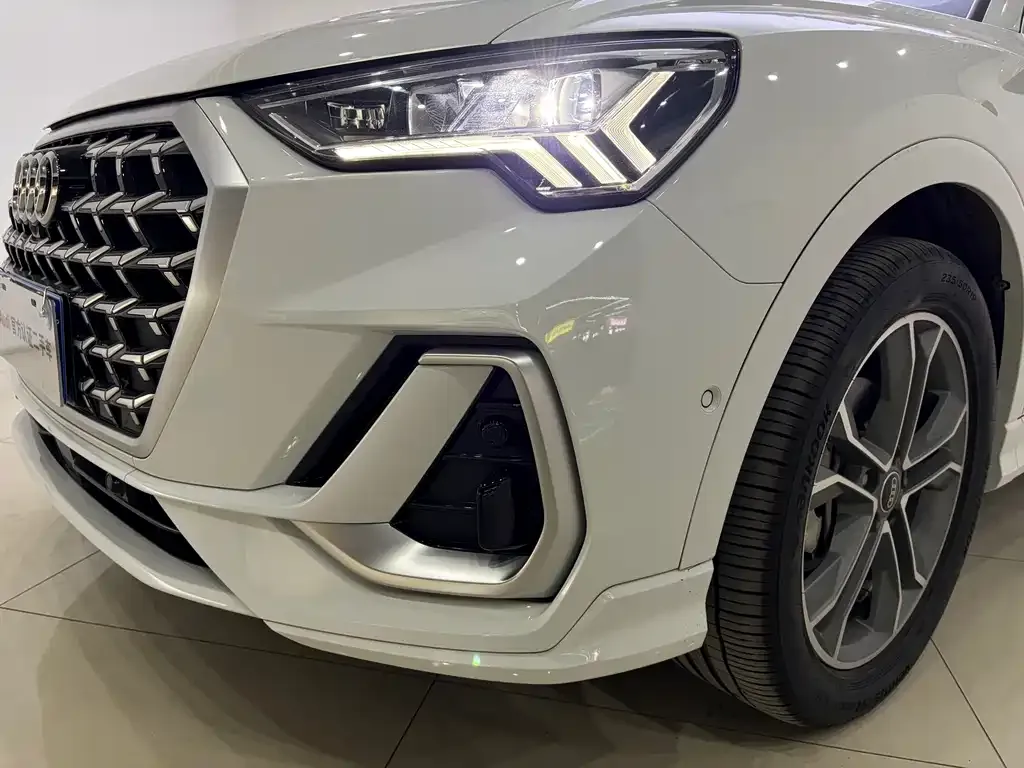 Audi Q3 — фото 8