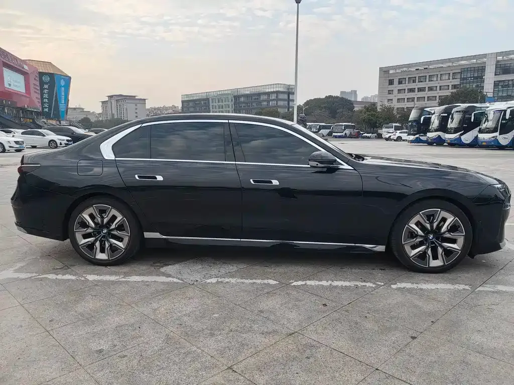 BMW 7 Series — фото 3