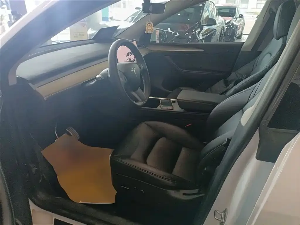 Tesla Model Y — фото 7