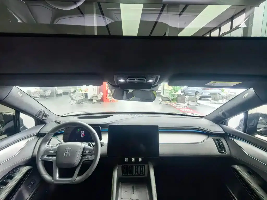 BYD L EV — фото 6