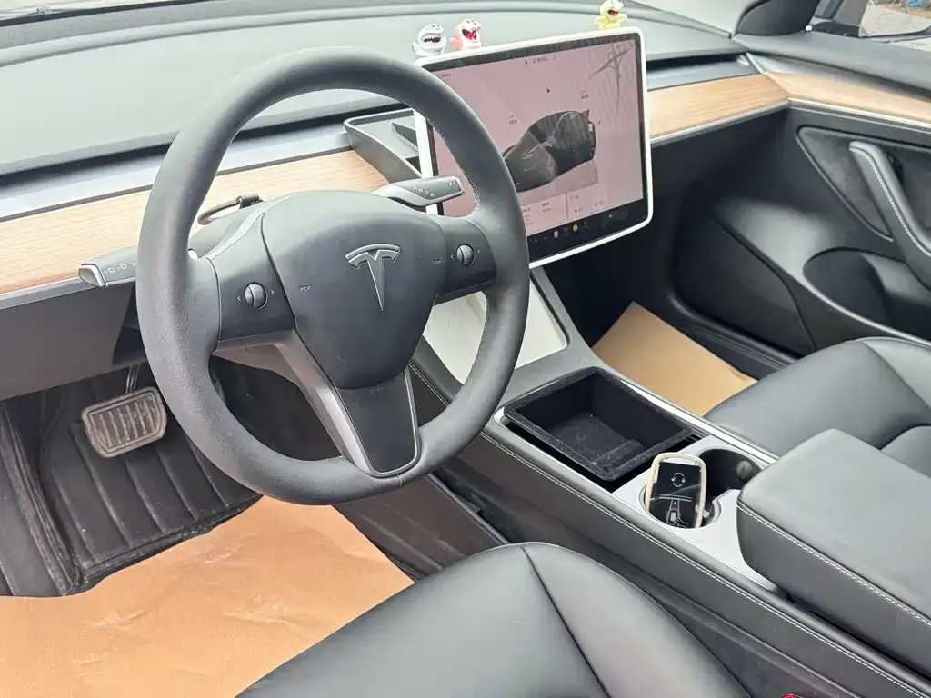 Tesla Model 3 — фото 7