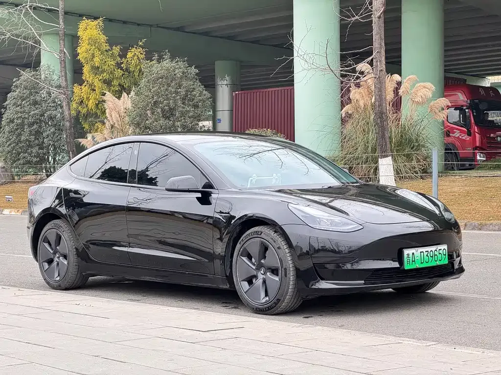 Tesla Model 3 — фото 10