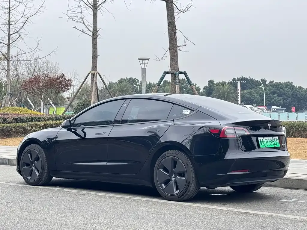 Tesla Model 3 — фото 6