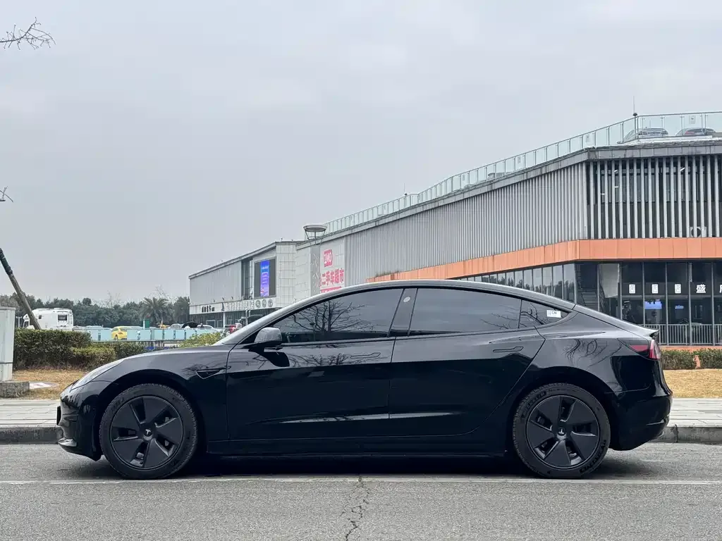 Tesla Model 3 — фото 5