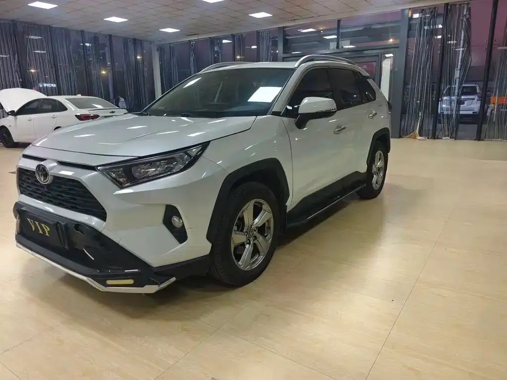 Toyota RAV4 2021 из CN, фото 1