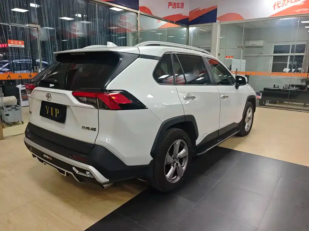 Toyota RAV4 2021 из CN, фото 3