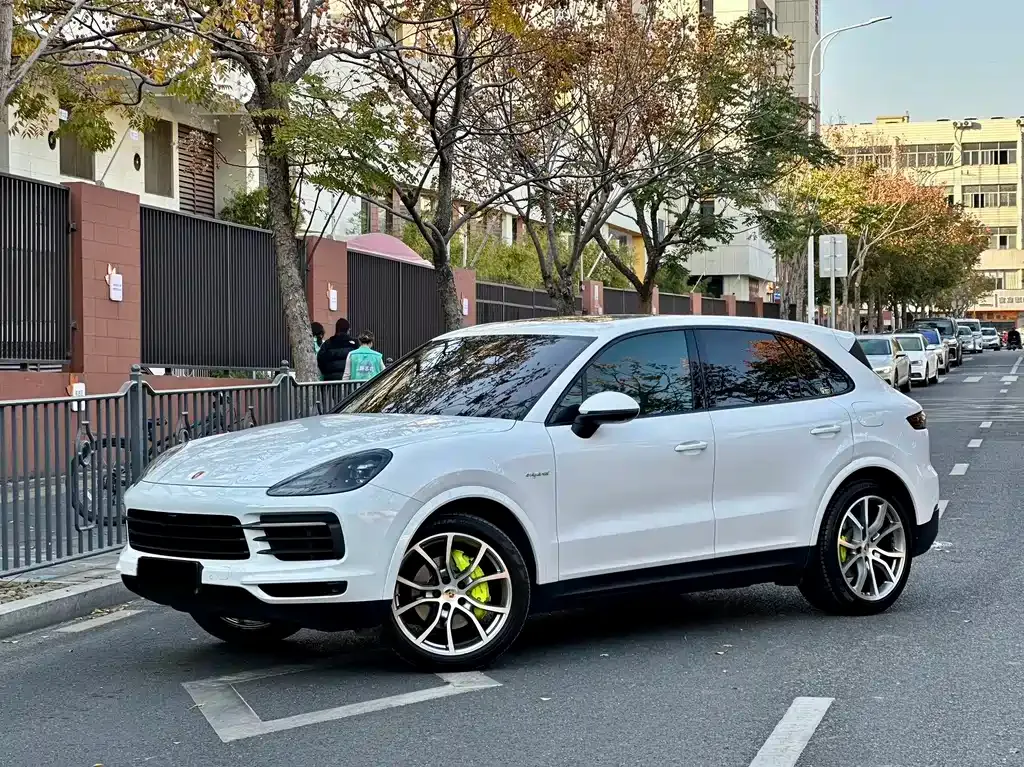 Porsche Cayenne Hybrid — фото 1