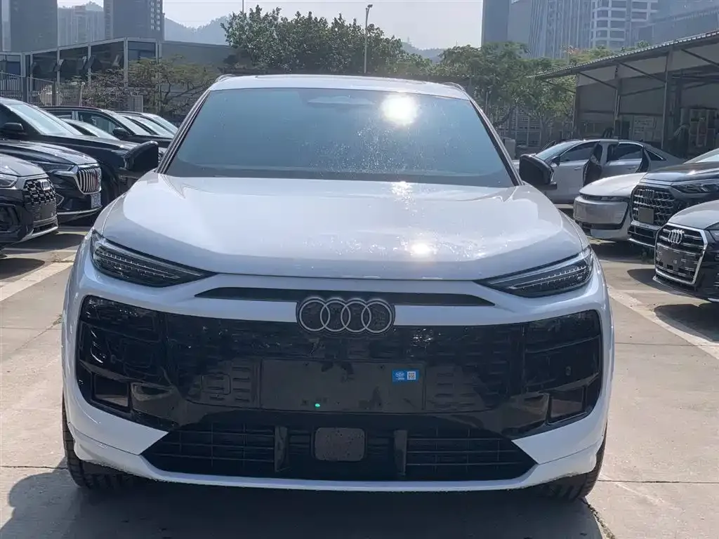 Audi Q6L e-tron — фото 5