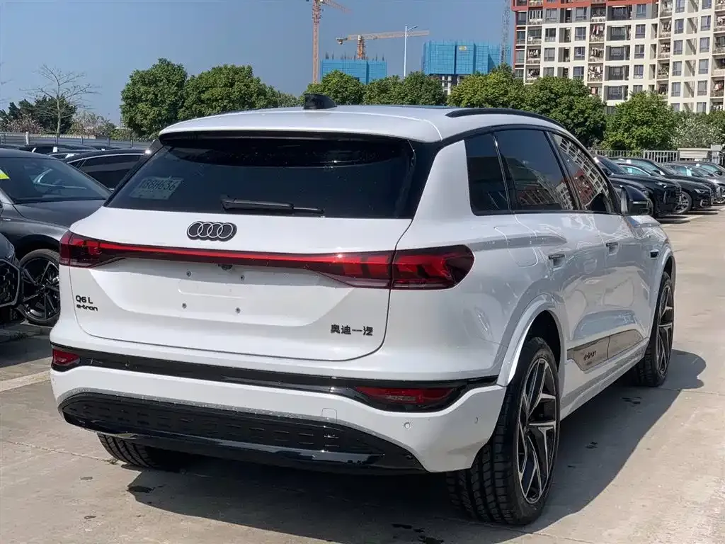 Audi Q6L e-tron — фото 6