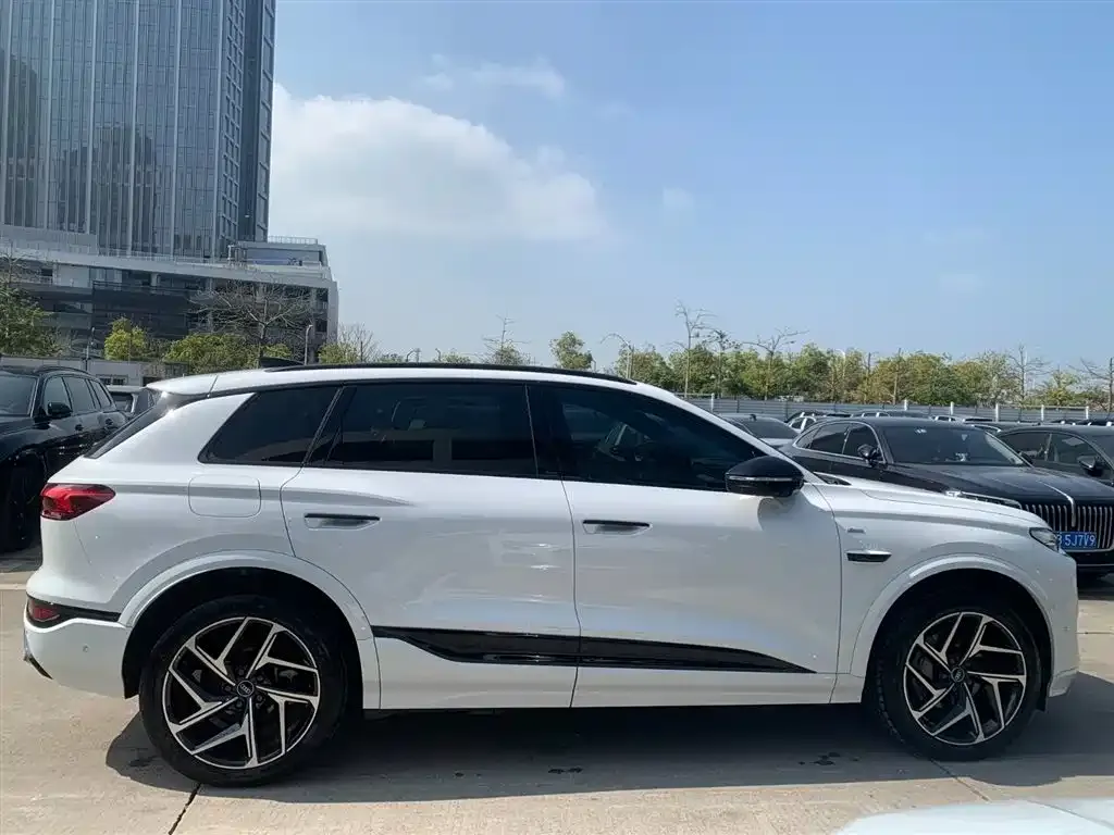 Audi Q6L e-tron — фото 9