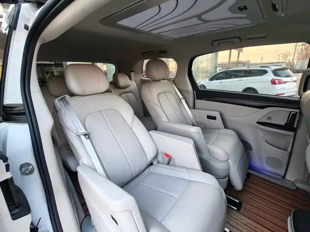 Buick GL8 2025 из CN, фото 6