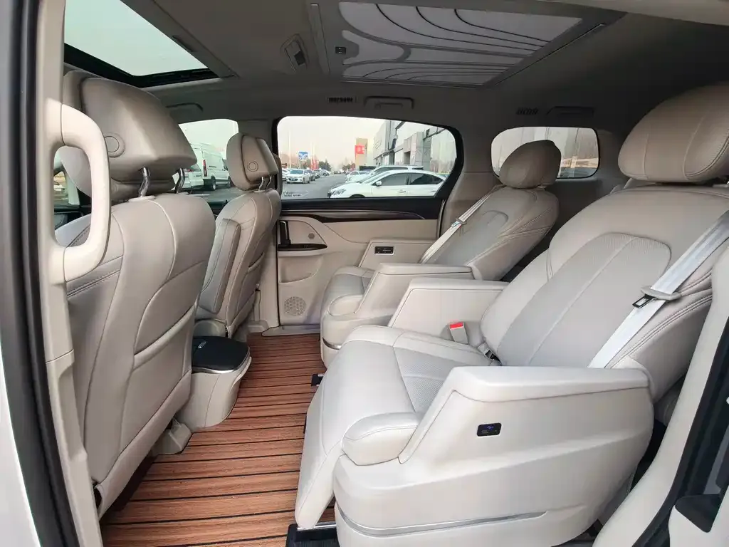 Buick GL8 2025 из CN, фото 9