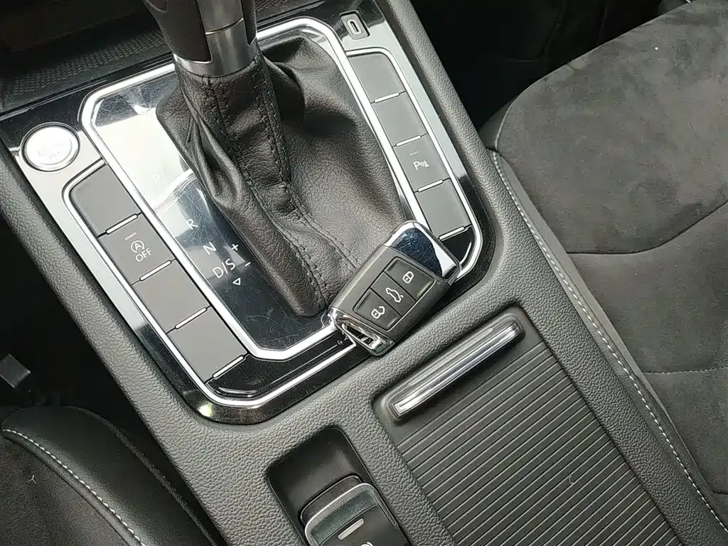 Volkswagen CC 2024 из CN, фото 8
