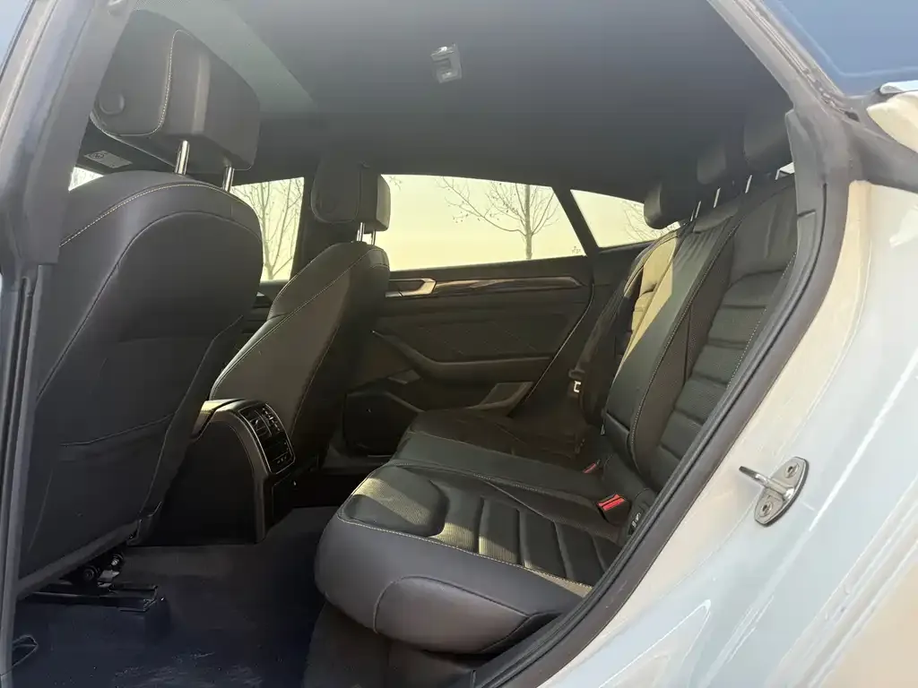 Volkswagen CC 2024 из CN, фото 4