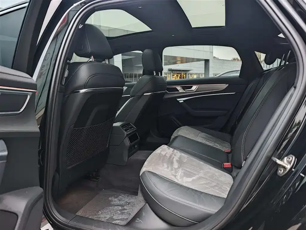 Audi A6L 2024 из CN, фото 6
