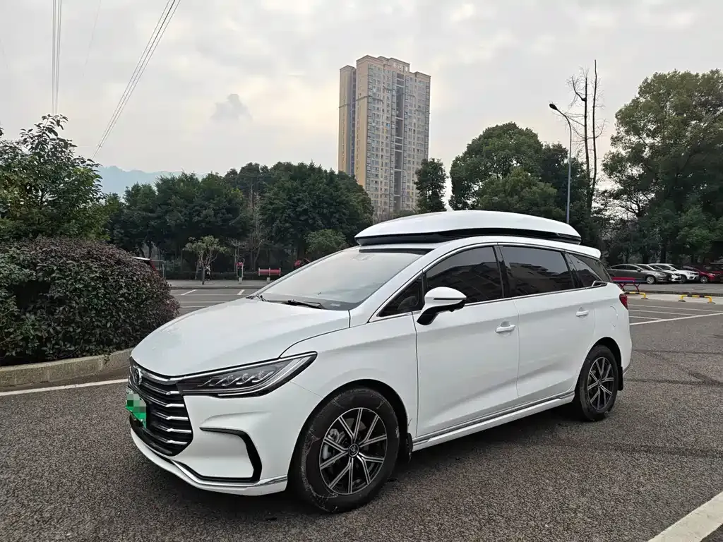 BYD MAX New Energy — фото 1
