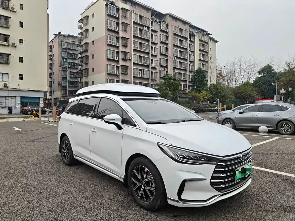 BYD MAX New Energy — фото 9