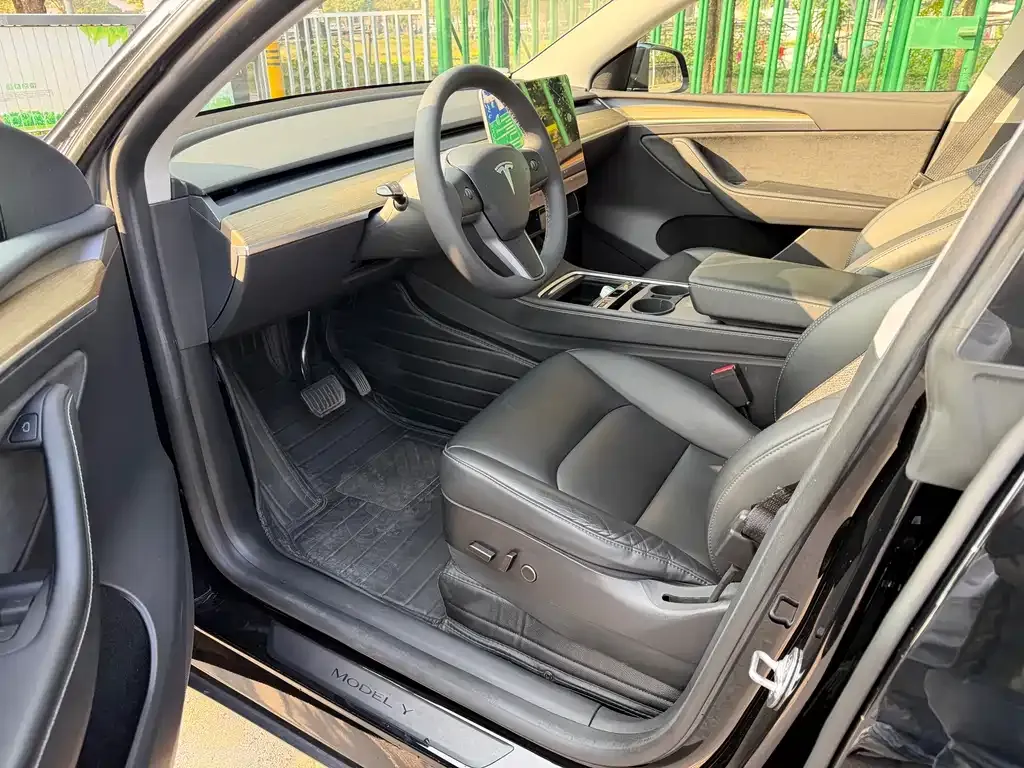 Tesla Model Y — фото 2
