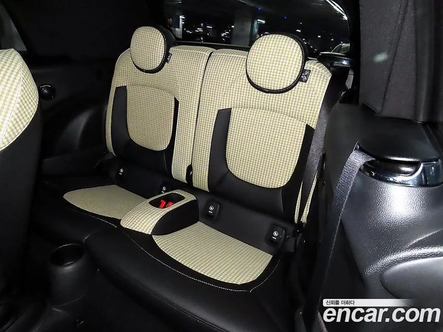 Mini Cooper Convertible 2024 из KR, фото 8