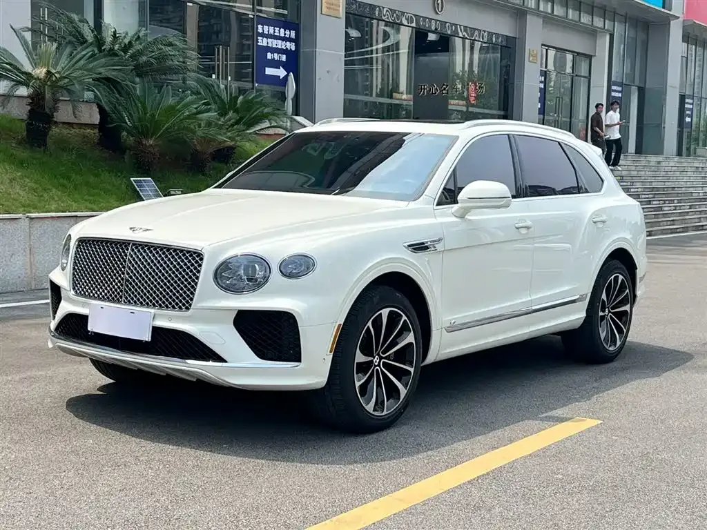Bentley Bentayga — фото 1