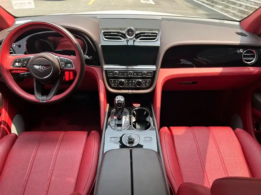 Bentley Bentayga — фото 10