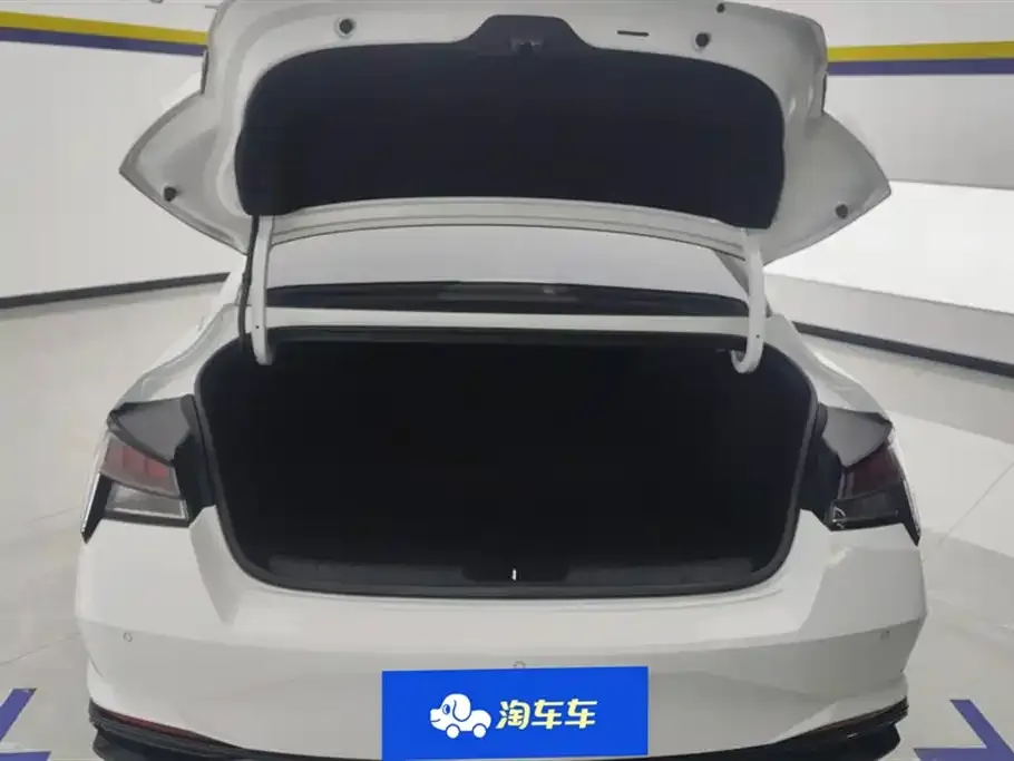 Hyundai Elantra 2023 из CN, фото 4