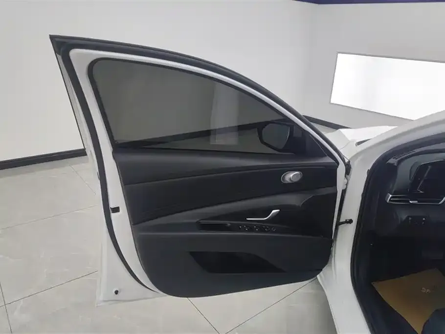 Hyundai Elantra 2023 из CN, фото 3