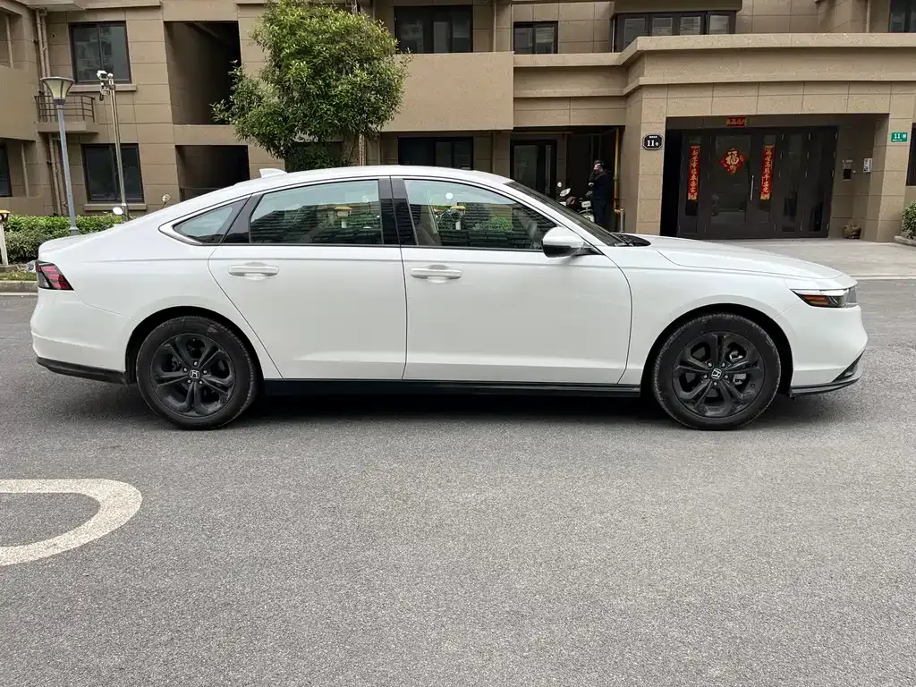 Honda Accord — фото 10