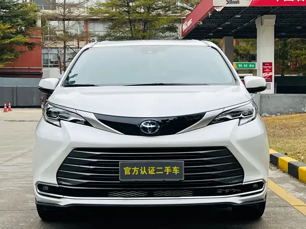 Toyota Sienna — фото 4