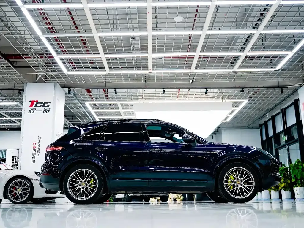Porsche Cayenne Hybrid — фото 10