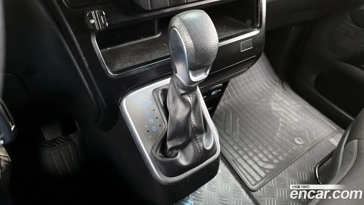 Hyundai Staria — фото 2