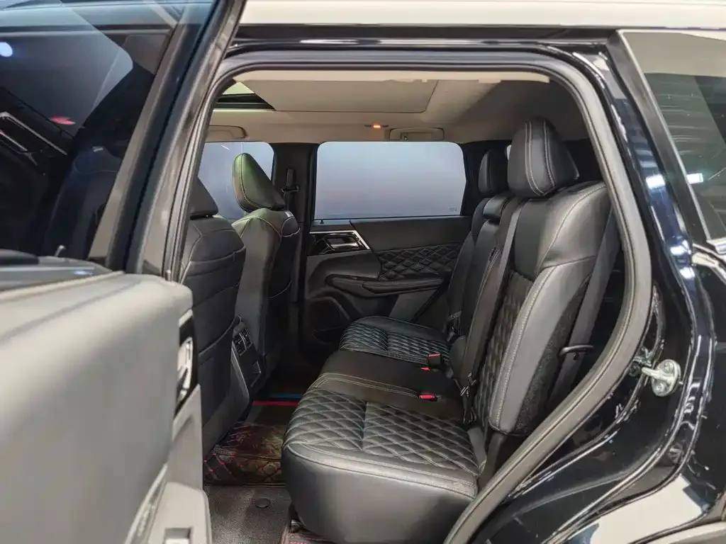 Mitsubishi Outlander — фото 10