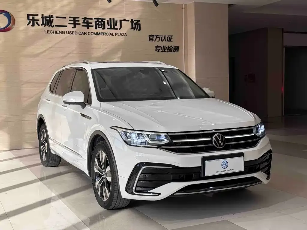 Volkswagen Tiguan L — фото 3