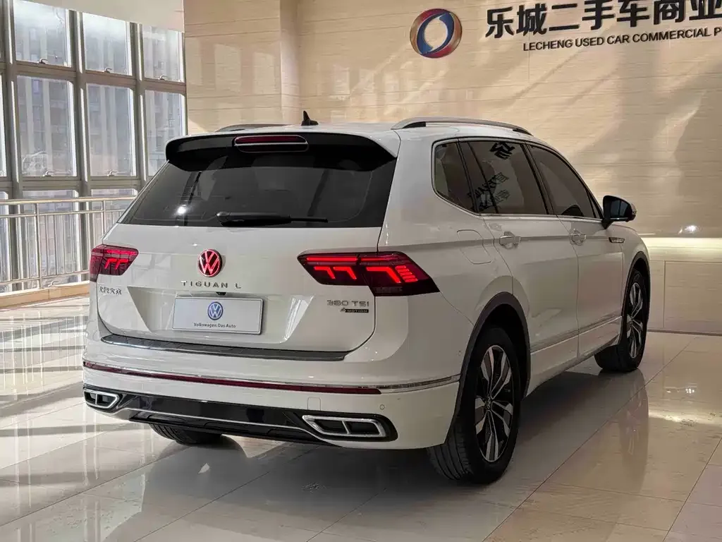 Volkswagen Tiguan L — фото 2