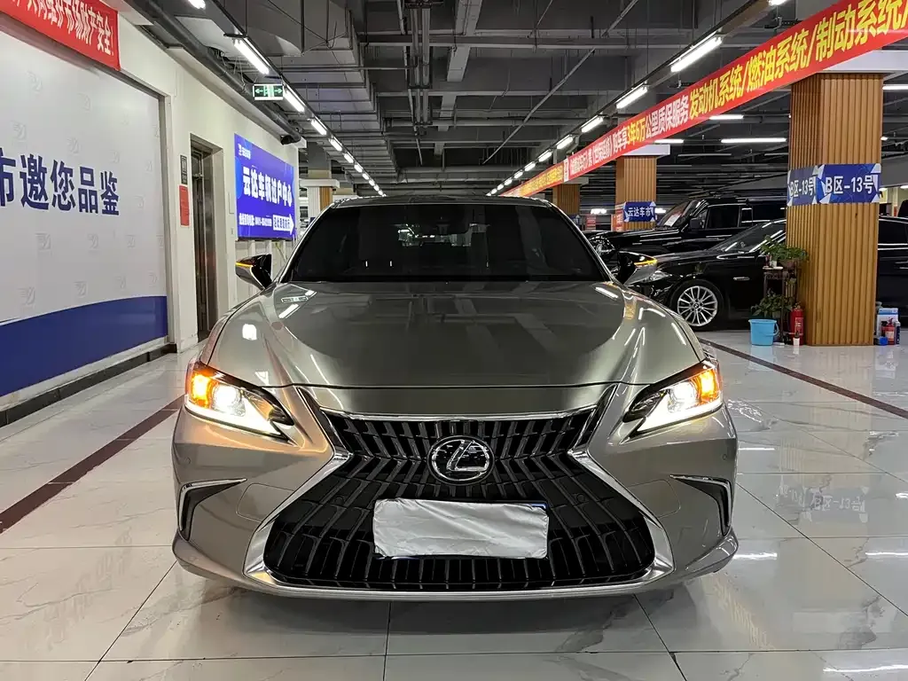 Lexus ES — фото 1